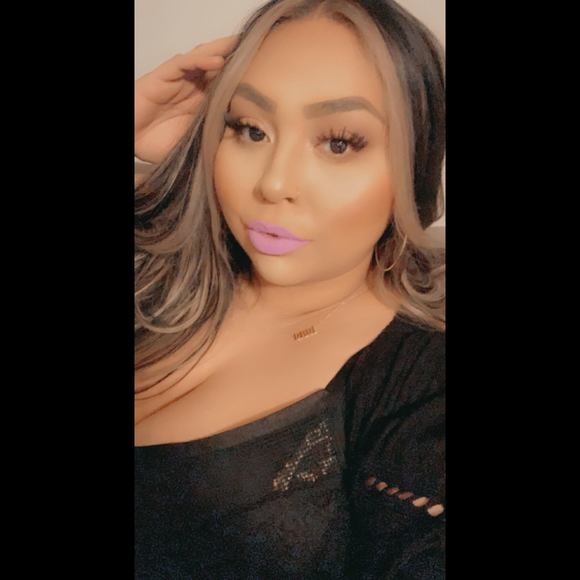 Profile Picture of Angela Urrabazo (@a_urrabazo) on Poshmark