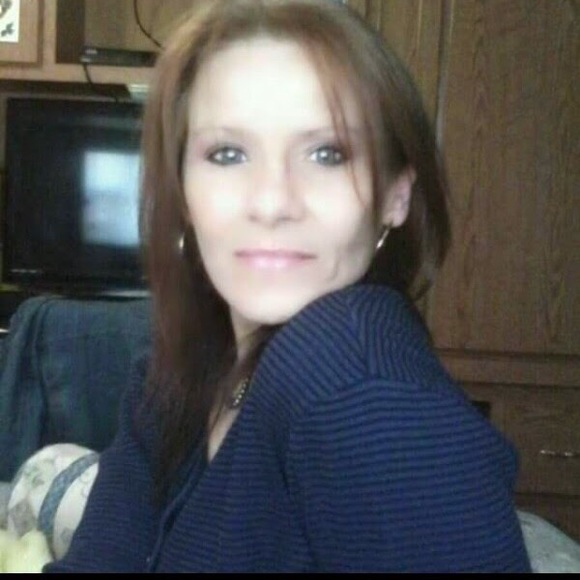 Profile Picture of Roberta Hobbs (@bobbi73129) on Poshmark