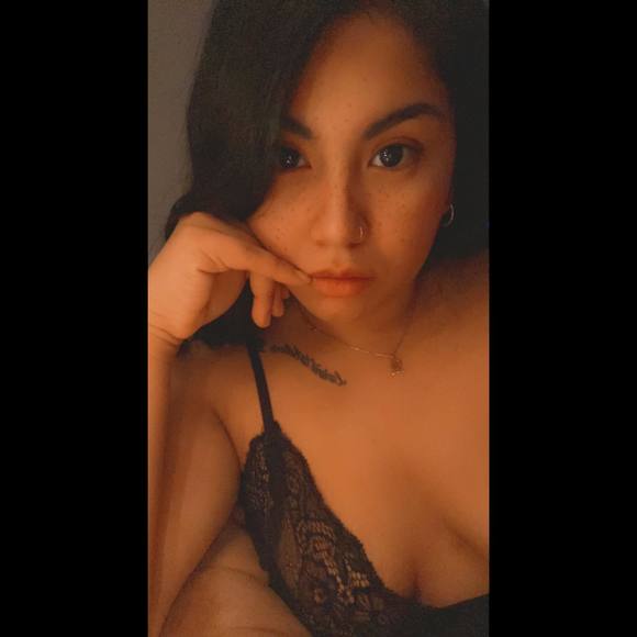 Profile Picture of Hannay Garcia (@hannayanahi) on Poshmark