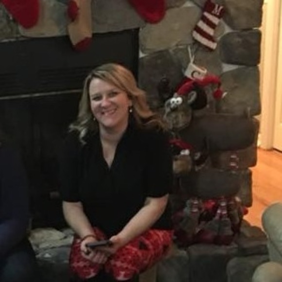 Becky Goodbar - Poshmark Profile Picture of Becky Goodbar (@beckygoodbar) on Poshmark