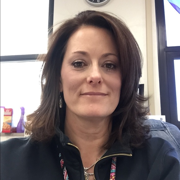 Profile Picture of Stacy Batenhorst (@batneed) on Poshmark