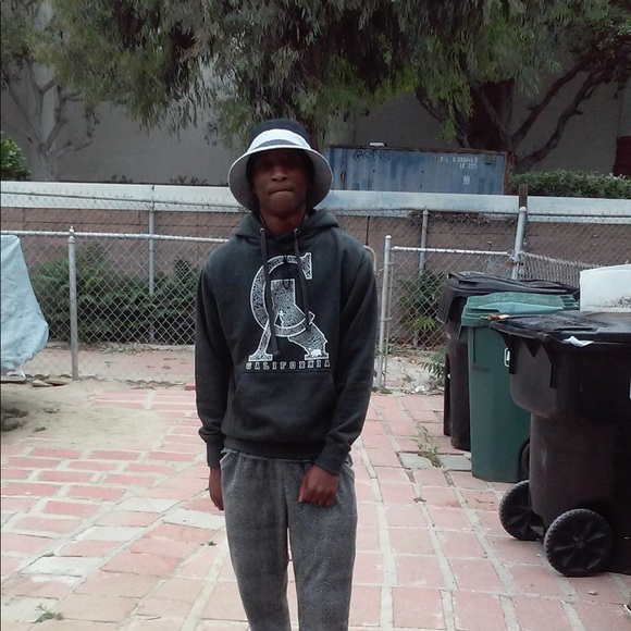 Profile Picture of Angelo Cannon (@angelocannon) on Poshmark