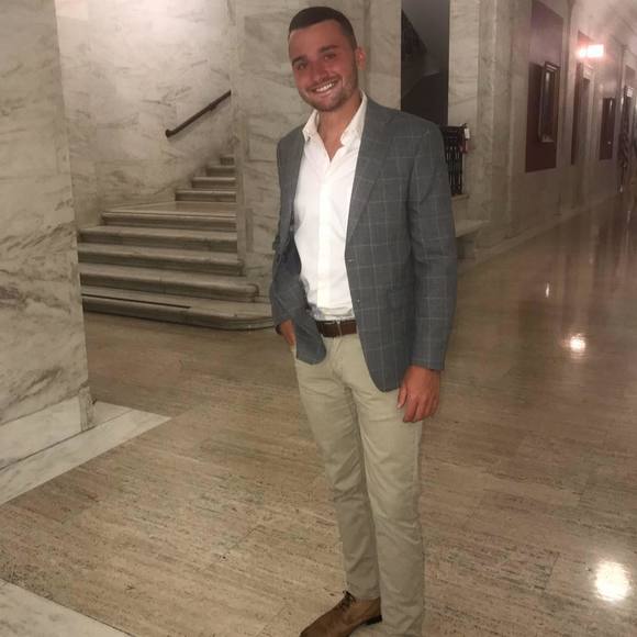 Profile Picture of Mike Curthoys (@mikeeyc) on Poshmark