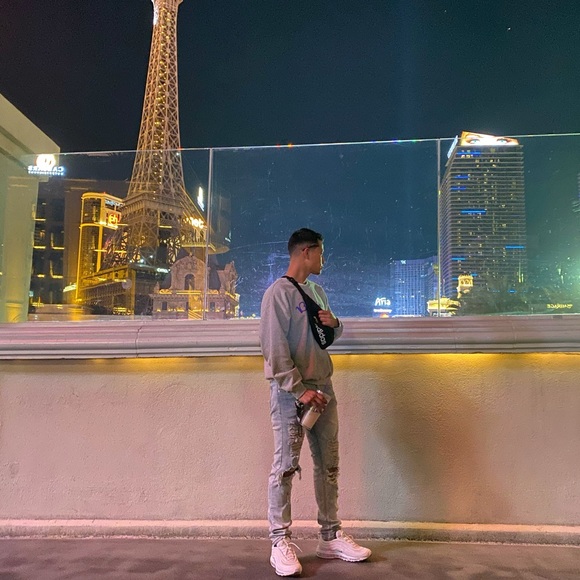 Profile Picture of Robert Lagunas (@robert_lagunas) on Poshmark