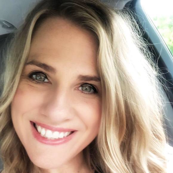Profile Picture of Shelly Fourhman (@shellyf1991) on Poshmark