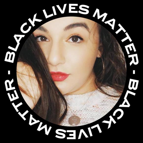 Profile Picture of Rachel Brungardt (@rachelleyyyy) on Poshmark