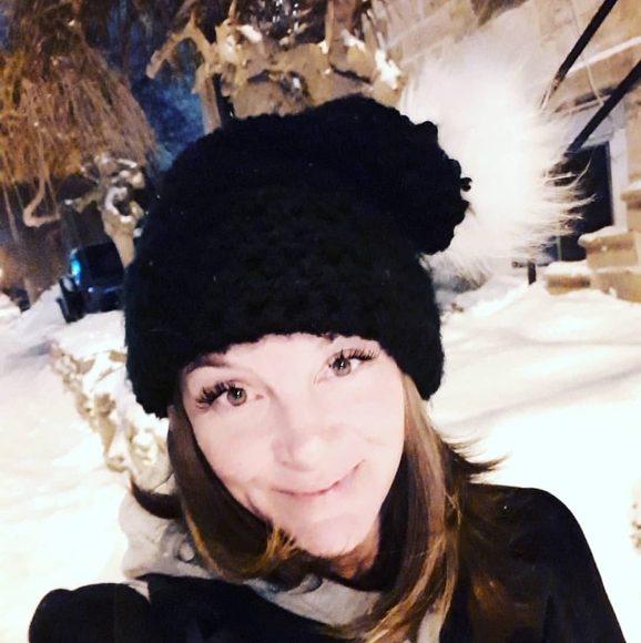 Profile Picture of Holliamea Morris-lawrence (@holliamea) on Poshmark