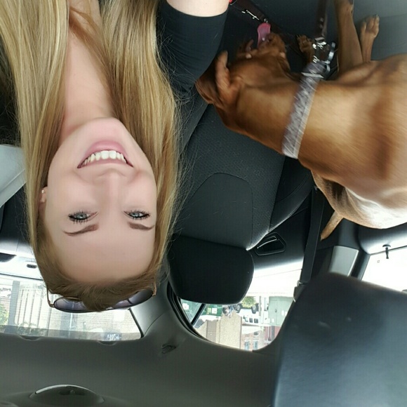 Profile Picture of Samantha Albrecht (@sammya2009) on Poshmark