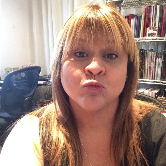 Profile Picture of Yazmin Loubriel (@yloubriel) on Poshmark