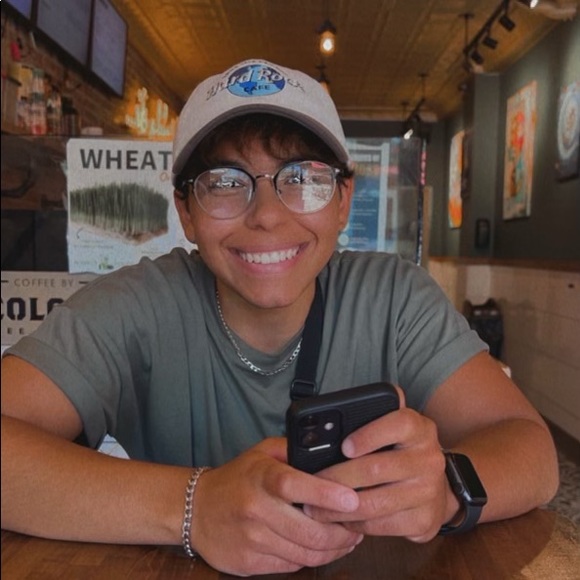 Profile Picture of Kayleigh Bellido (@kbellido0616) on Poshmark