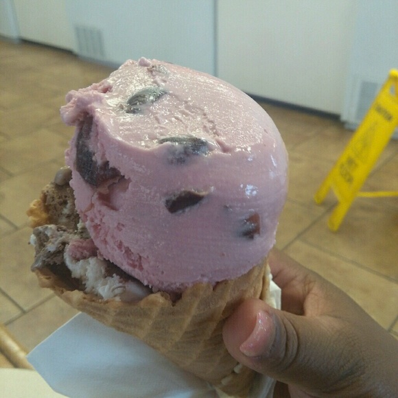 Profile Picture of Minnie Mouse (@msbubbles1988) on Poshmark