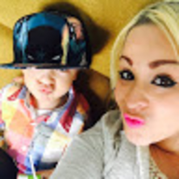 Profile Picture of Roxy Rox (@rcordero22) on Poshmark