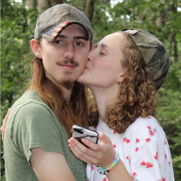 Sara Kaski - Poshmark Profile Picture of Sara Kaski (@sara_kaski) on Poshmark