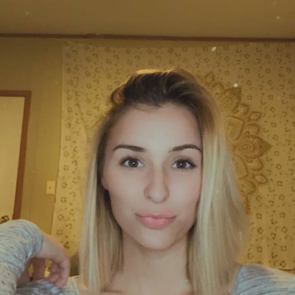 Profile Picture of Caitlin Devine (@caitlin_devine) on Poshmark