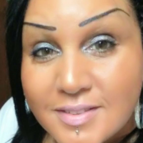 Profile Picture of Anna Avent (@annachula75) on Poshmark