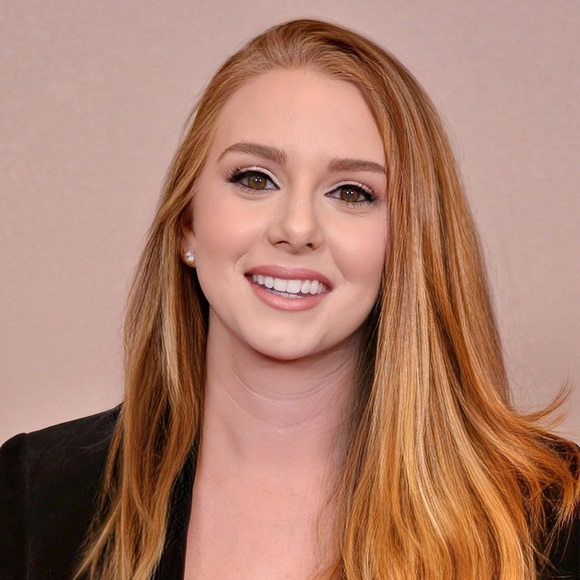 Profile Picture of Andrea Laney (@andrearenee828) on Poshmark