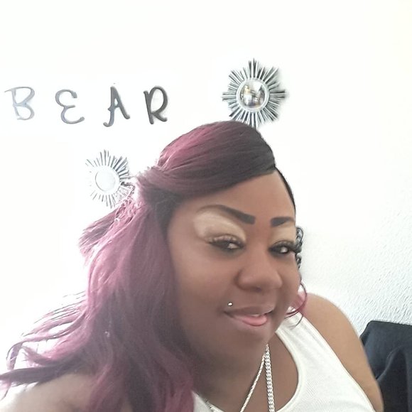 Profile Picture of Sicara Brown (@sicarab) on Poshmark