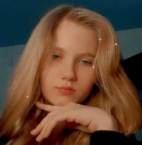 Profile Picture of Christie Schreier (@chrisglenn2005) on Poshmark
