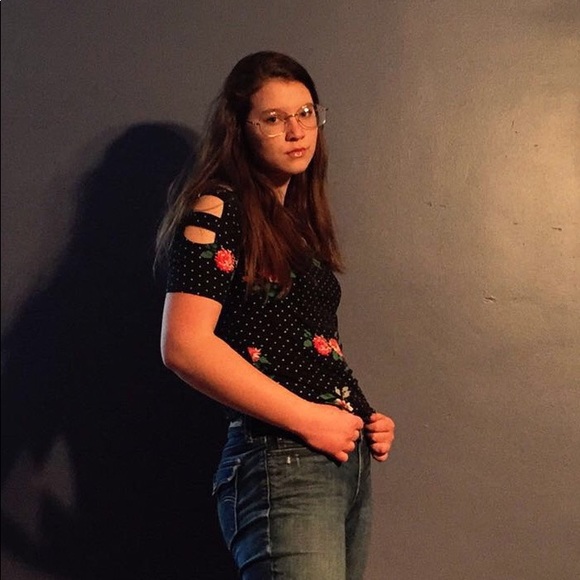 Profile Picture of Desirae Ridall (@desirae_ridall) on Poshmark