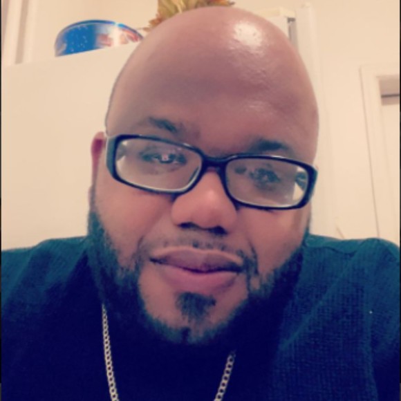 Profile Picture of Luis Moreta (@lmoreta613) on Poshmark