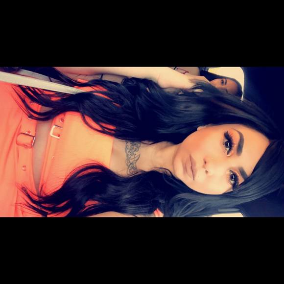 Profile Picture of Adoremua Adoremua (@adoremuaa) on Poshmark