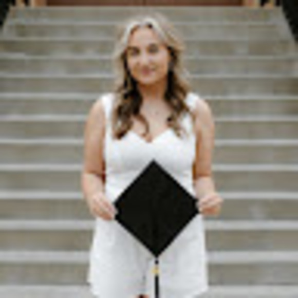 Profile Picture of Jacey Welp (@jaceykwelp) on Poshmark