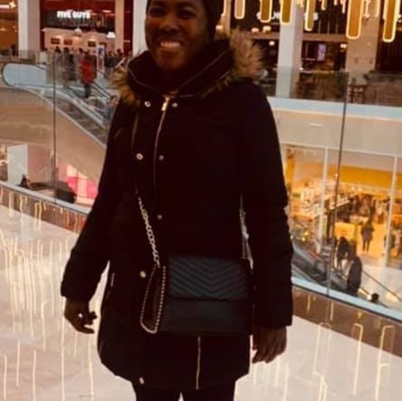 Profile Picture of Rozay Maybach (@rozaymaybach) on Poshmark