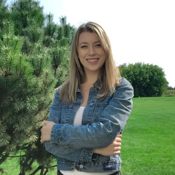 Profile Picture of Madeline Strehlow (@mstrehlow18) on Poshmark