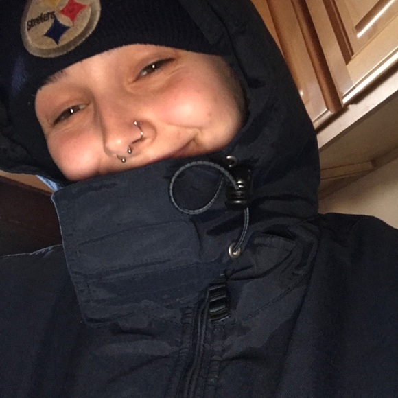 Profile Picture of Billie Ragains (@billieragains) on Poshmark