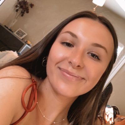 Profile Picture of Taryn Smith (@tarynsmith2424) on Twitter