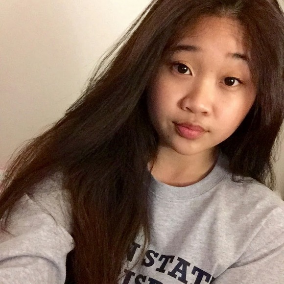 Profile Picture of Cammy Kim (@cammykimm) on Poshmark