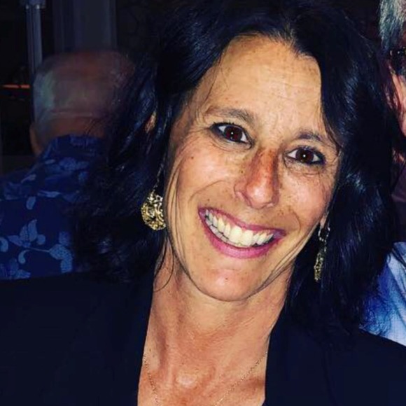 Profile Picture of Debbie Peilet (@debdeb1) on Poshmark