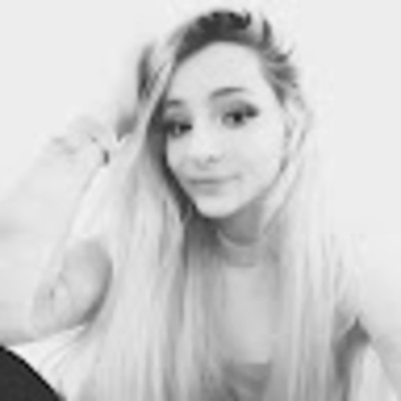 Profile Picture of Katherine Harthun (@kharthun) on Poshmark