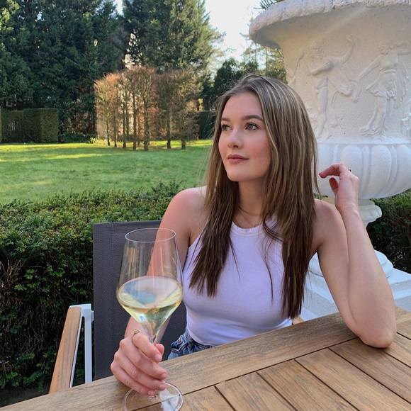 Profile Picture of Hanna Rollman (@hanna_rollman) on Poshmark