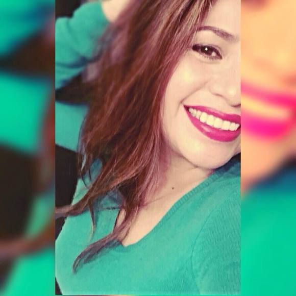 Profile Picture of Cinthia Priegue (@cinthiapriegue) on Poshmark