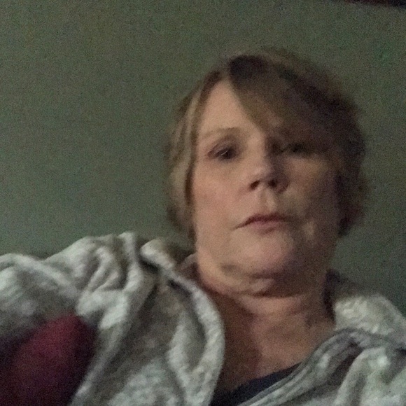 Profile Picture of Julia Sandercock (@juliamsand) on Poshmark