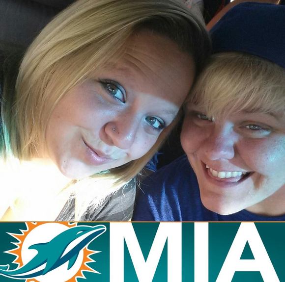 Profile Picture of Kay-de Picerno (@glytch) on Poshmark