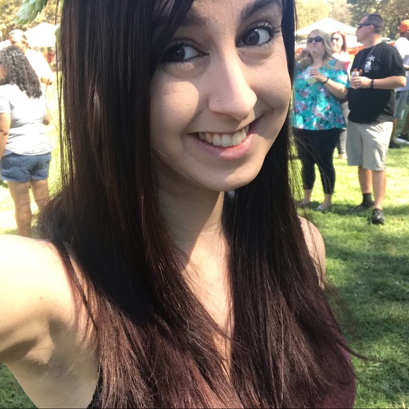 Profile Picture of Chrissy Batchelder (@peake33) on Poshmark