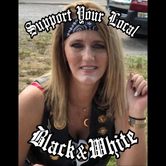 Profile Picture of Lori Thacker (@ann1272) on Poshmark