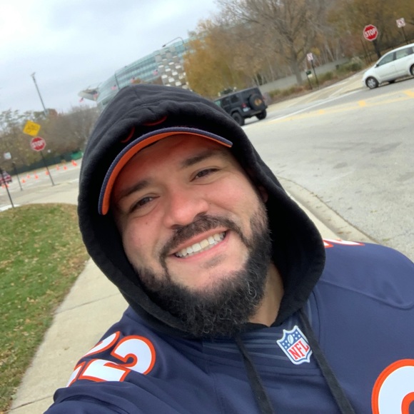 Profile Picture of Jason Alverio (@hason232000) on Poshmark