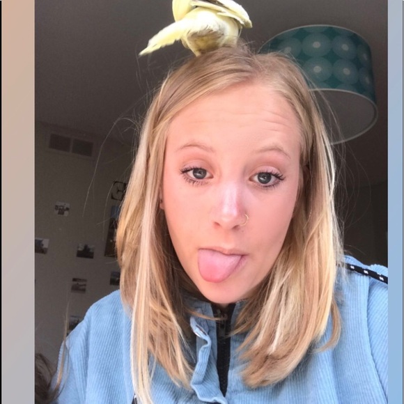 Profile Picture of Tasmyn Ask (@tasmyn) on Poshmark