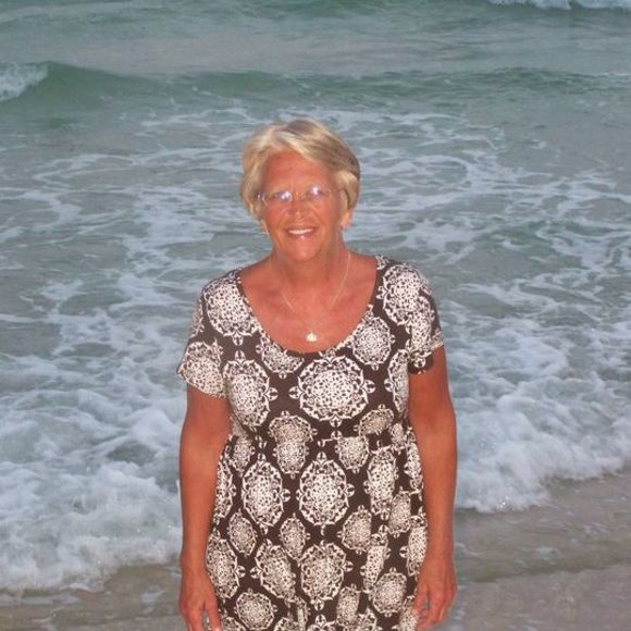 Profile Picture of Cathy Seagraves (@cgseagraves) on Poshmark