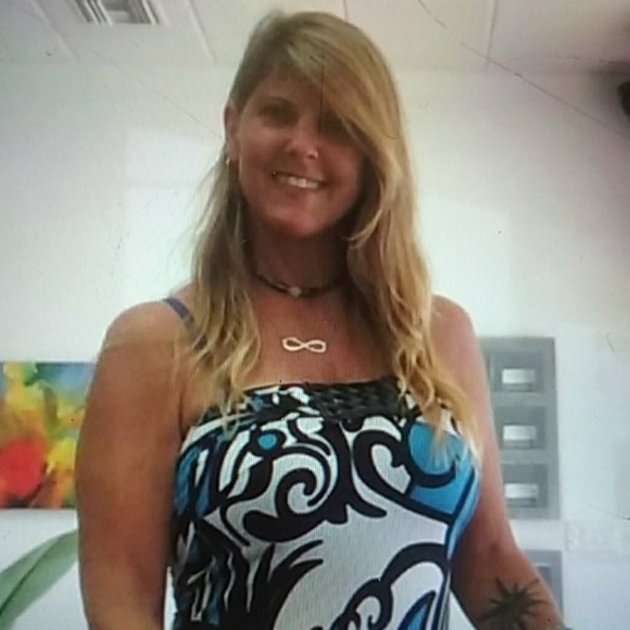 Profile Picture of Dawn Casper westfall (@dawnzdeal) on Poshmark