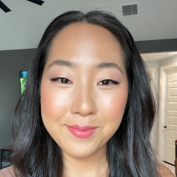 Profile Picture of Amy Kim (@amykim88) on Poshmark