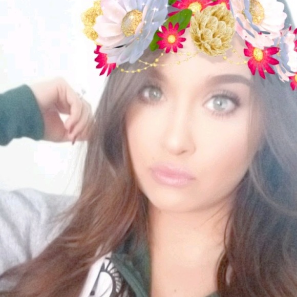 Profile Picture of Heather Klann (@heatherklann) on Poshmark