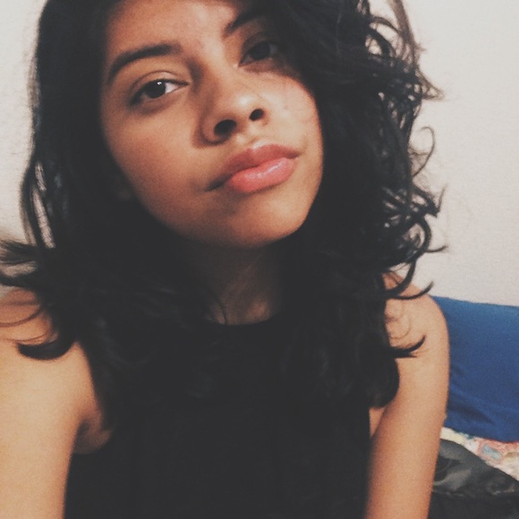 Profile Picture of Greissy Flores (@greissyflores) on Poshmark