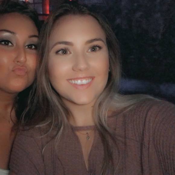 Profile Picture of Julia Tyson (@juliatyson) on Poshmark