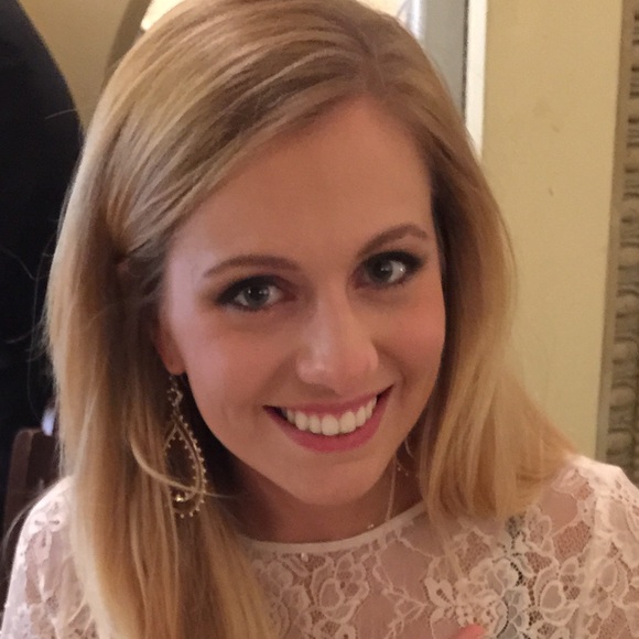 Profile Picture of Sherree Strauch (@sherreestrauch) on Poshmark