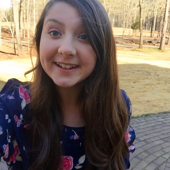 Profile Picture of Lauren tripp Tripp (@laurentripp12) on Poshmark