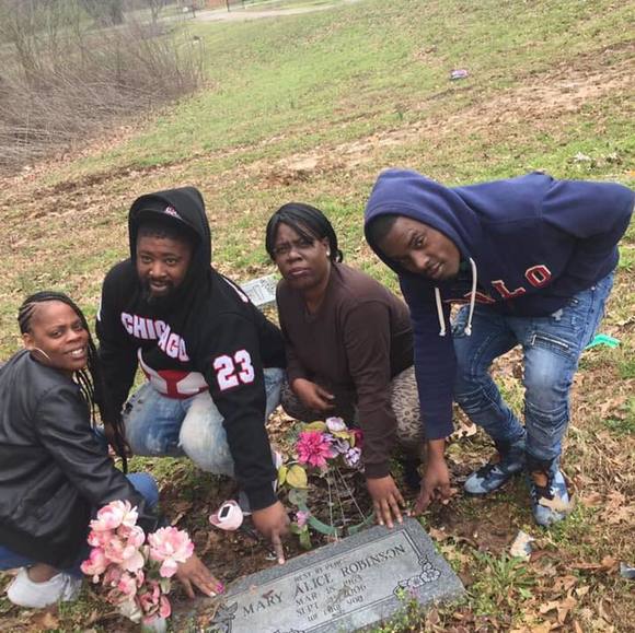 Profile Picture of Curtis Robinson (@kurtkurt3282) on Poshmark